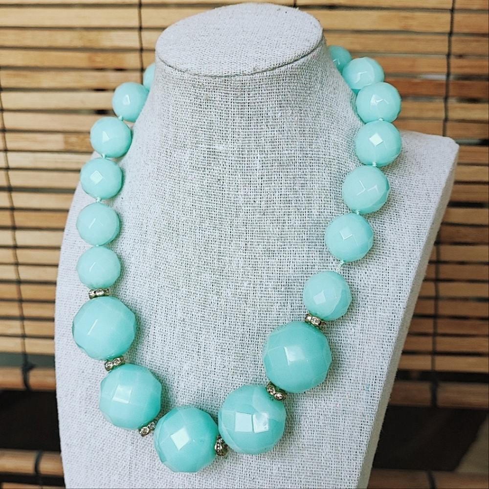 J Crew Faceted Lucite Graduated Seafoam Gold Tone Chunky Necklace Rondel Spacers